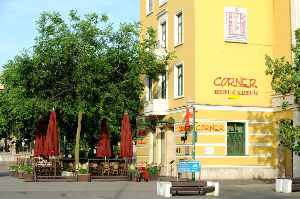 Corner Hotel & Kavehaz Dunaujvaros Exterior photo